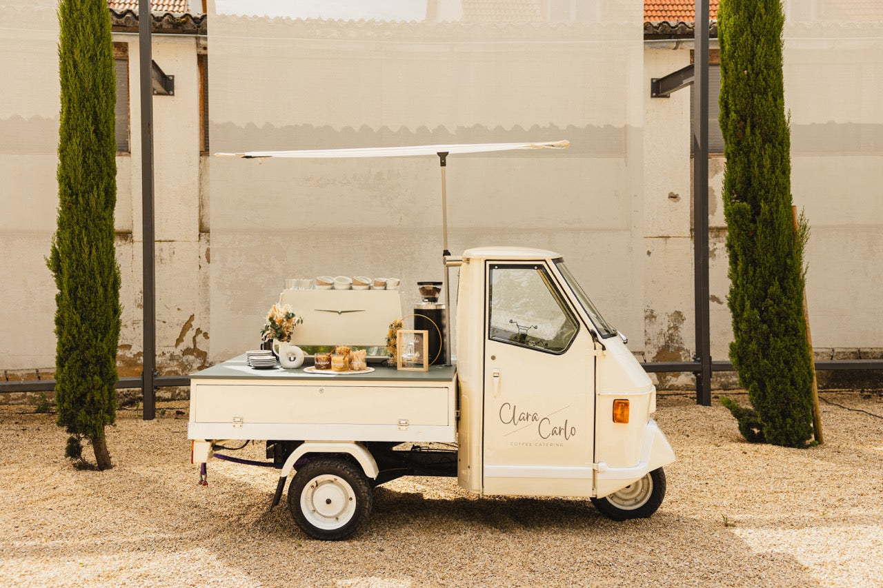 Kaffeemobil Espresso Ape Piaggio mit Victoria Arduino Eagle One Hochzeitscatering in Hofgut Heidesheim Obrigheim