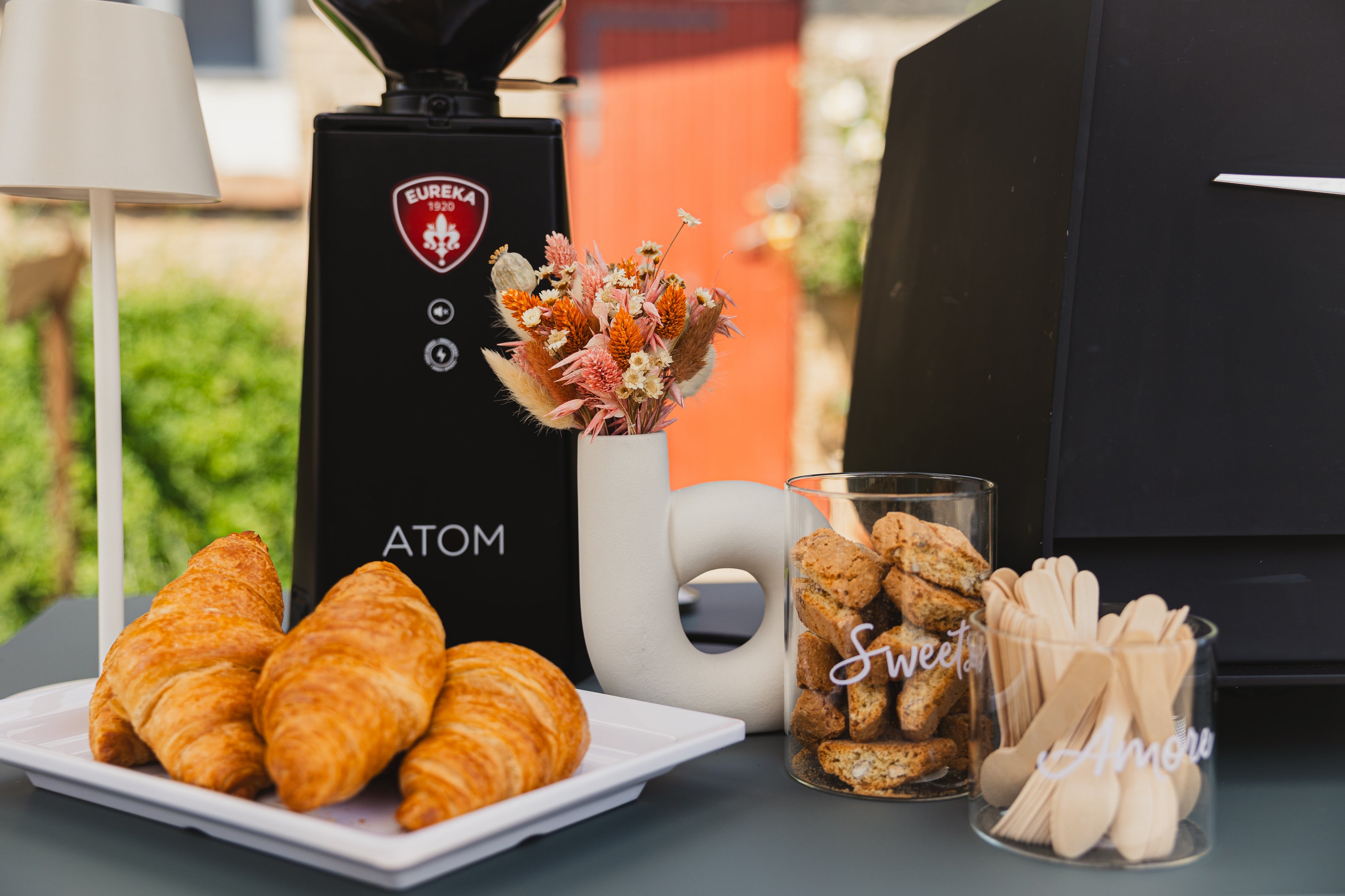 Coffeebike mit Espressomaschine und Barista mieten Croissants Catering